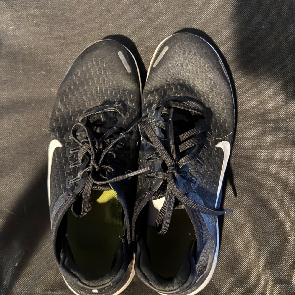 Nike Men's Black and White Athletic Shoes - Picture 2 of 4